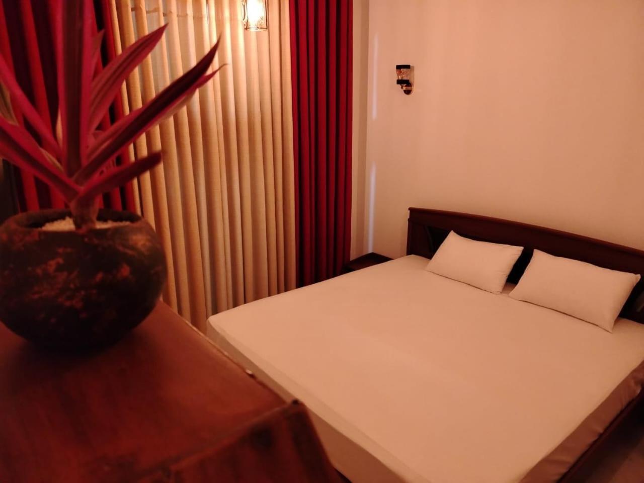 Diora Hotel Ratnapura Exterior photo