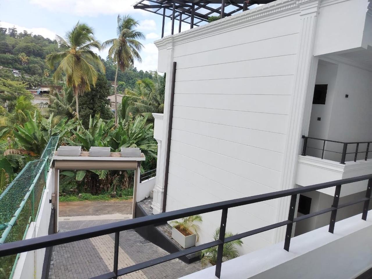 Diora Hotel Ratnapura Exterior photo