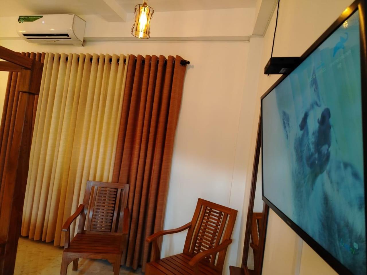 Diora Hotel Ratnapura Exterior photo